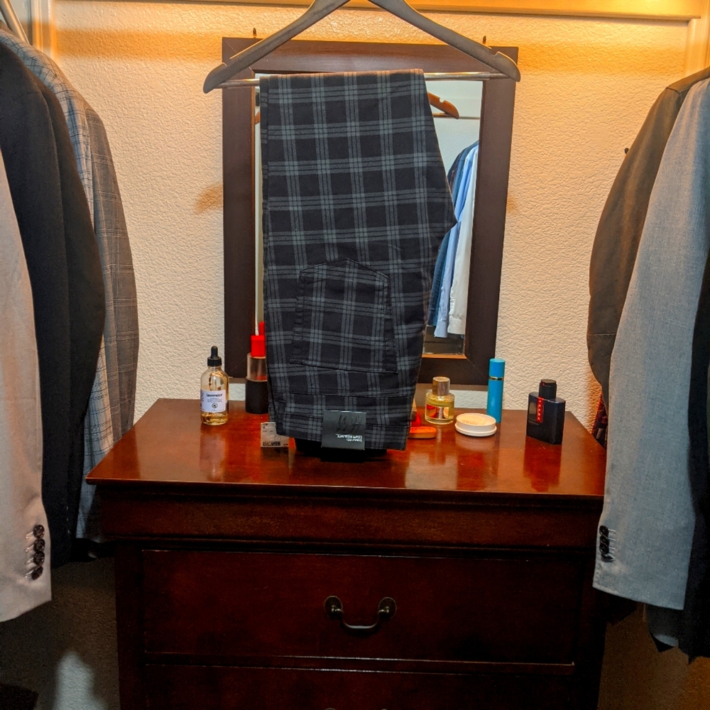 - H&M Plaid Gray, Skinny Fit Pants, Size-32